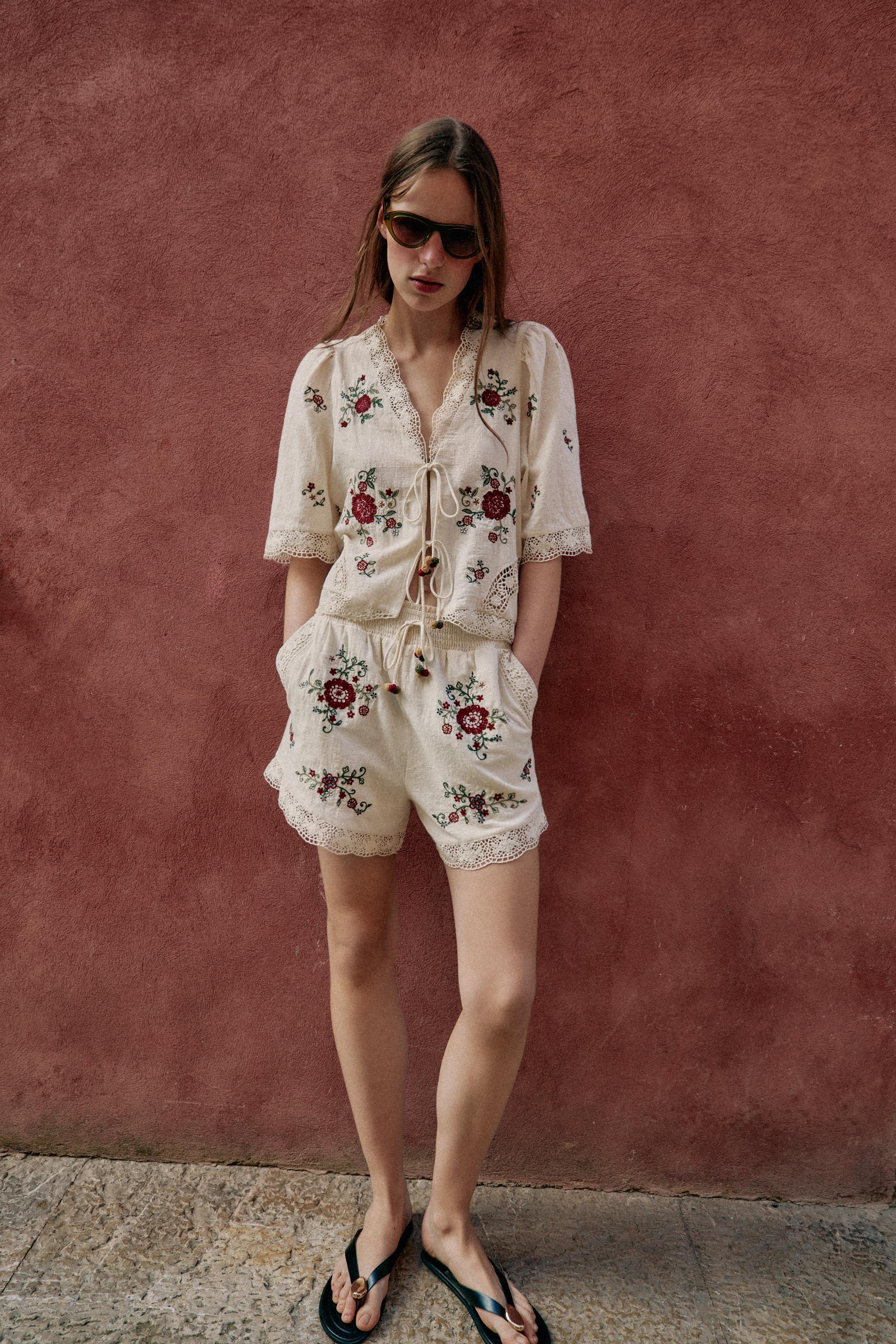 EMBROIDERED FLORAL TOP